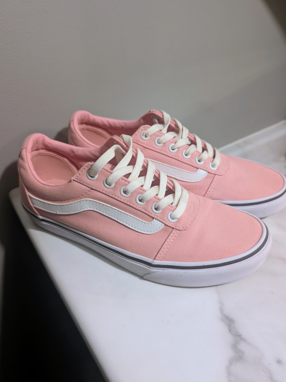 🌸 Vans Pink Sneakers – Women’s Size 9.5